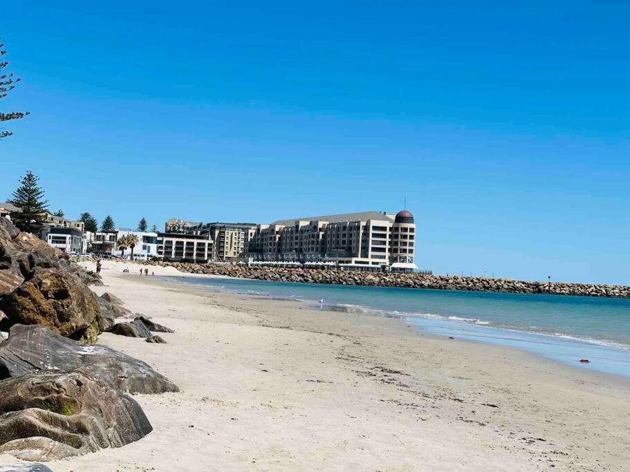 Beachfront Apartment 5/22 Esplanades Seaviews Glenelg Exterior photo